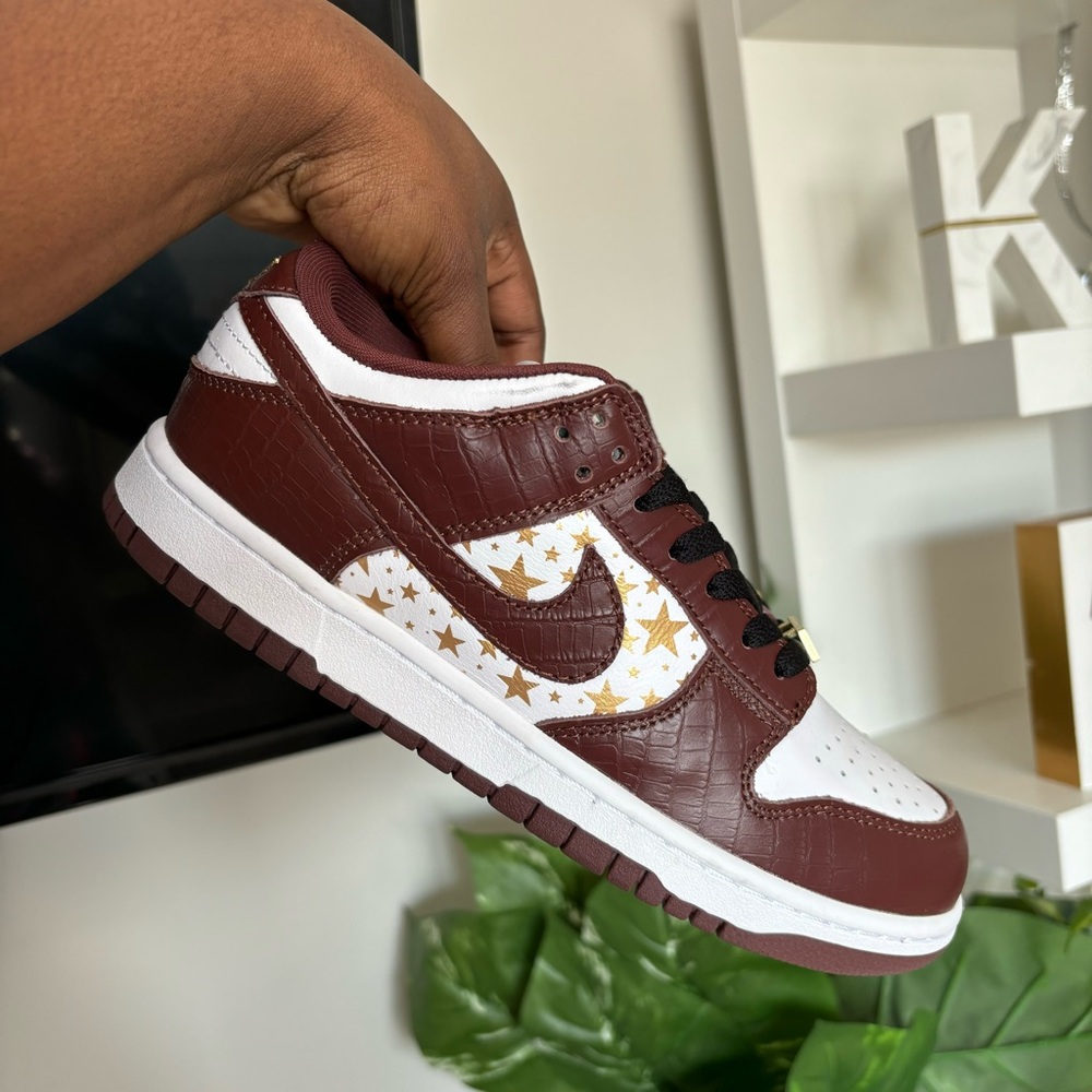 Nike SB Dunk Low Supreme Stars Barkroot Brown